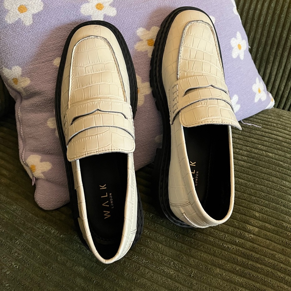 Women’s cream loafers size US 9